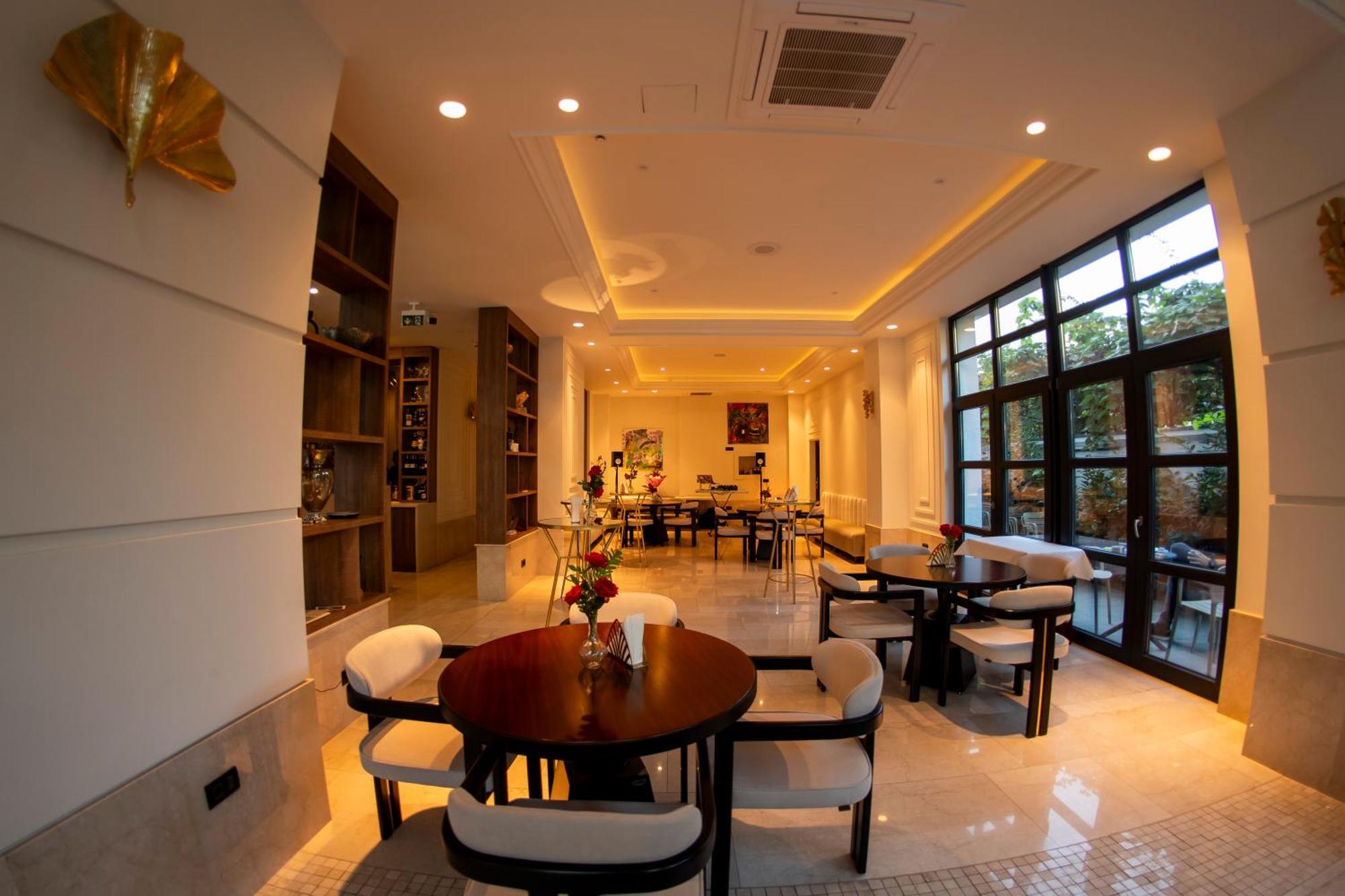 Cosmopolita Boutique Hotel Timisoara Exterior photo